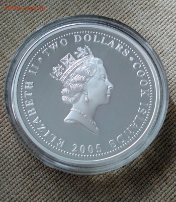 2 Доллара 2005 год. Желтый коронованный попугай.Острова Кука - 4