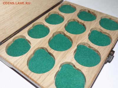 Бокс на 12ячеек 35мм(хранение патинирования монет) из дуба. - DSCN6540.JPG