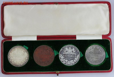 Набор медалей к 60-летию правления королевы Виктории 1897 г. - 1 Короб откр реверс 1.JPG