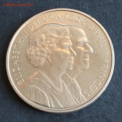 Крона Шайба Великобритания 5 фунтов 2007 Бриллиантовая свадь - krona_shajba_velikobritanija_5_funtov_2007_brilliantovaja_svadba_60_let_svadby_elizavety_ii_i_filippa (1)