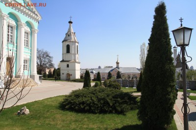 Внутренний двор. На заднем плане - колокольня 1672г. - самое старинное здание города. - IMG_3565.JPG