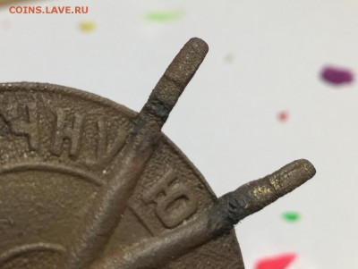 4 предмета. Наверно жетоны. Предпродажная - 1C699A4F-5390-4598-BE5F-83B635632A6F