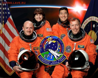 Экипаж миссии STS-108:(НАСА): Доминик Гори  — командир;(НАСА): Марк Келли — пилот;(НАСА): Линда Годвин — специалист полёта - 1;(НАСА): Дэниел Тани — специалист полёта - 2, бортинженер. - STS-108_crew2