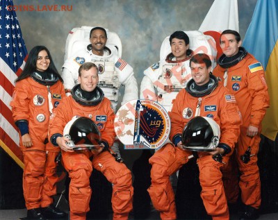 Экипаж STS-87Первый астронавт слева: Калпана Чавла, она была первой женщиной-астронавтом индийского происхождения. - Sts-87_crew