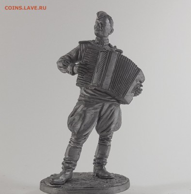 Лейтенант Красной Армии с аккордеоном. 1944-45 гг. СССР - 20190108_135532