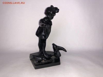 ДЕВОЧКА КОРМЯЩАЯ ГОЛУБЕЙ КУСА 1977 ГОД - 116446096 (1)