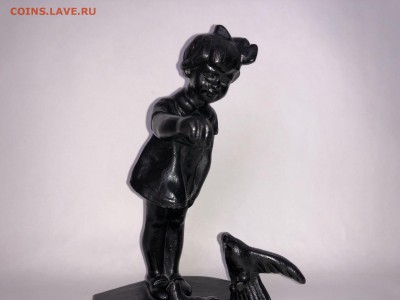 ДЕВОЧКА КОРМЯЩАЯ ГОЛУБЕЙ КУСА 1977 ГОД - 116446096 (2)