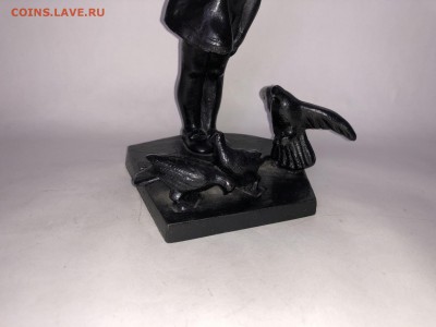 ДЕВОЧКА КОРМЯЩАЯ ГОЛУБЕЙ КУСА 1977 ГОД - 116446096 (3)
