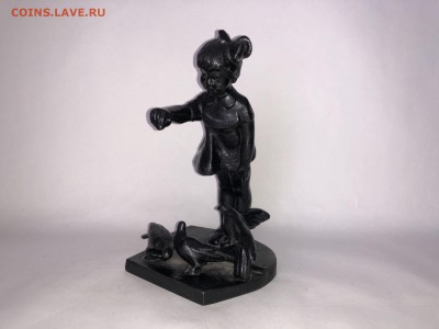 ДЕВОЧКА КОРМЯЩАЯ ГОЛУБЕЙ КУСА 1977 ГОД - 116446096