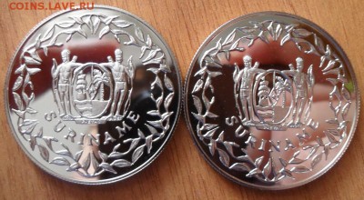 Суринам, 100 гульденов, 1996, две монеты с автомобилями - SDC12018.JPG