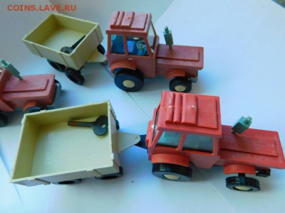 четыре механические игрушки - трактора. с ключиками - 26427669