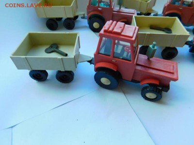 четыре механические игрушки - трактора. с ключиками - 26427666