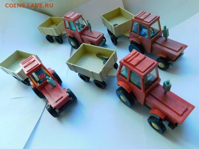 четыре механические игрушки - трактора. с ключиками - 26427663