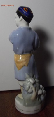 фарфоровая статуэтка (дулево) узбек с бубном до 21 мая - red22563.JPG