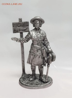 Девушка - инструктор МПВО с ручной сиреной, 1941-44 гг. ФИКС - 35