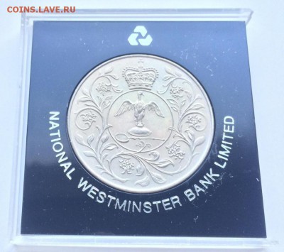 Великобритания 25 пенсов 1977 25 правления Елизаветы - krona_shajba_velikobritanija_25_pensov_1977_cerebrjanyj_jubilej_carstvovanija_elizavety_pamjatnaja_korobka (1)