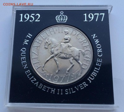 Великобритания 25 пенсов 1977 25 правления Елизаветы - krona_shajba_velikobritanija_25_pensov_1977_cerebrjanyj_jubilej_carstvovanija_elizavety_pamjatnaja_korobka