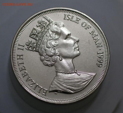 Остров Мэн 1 крона 1999 Отправление в медовый месяц - krona_shajba_ostrov_men_1_krona_1999_otpravlenie_v_medovyj_mesjac_unc_zhizn_i_momenty_korolevy_materi (1)