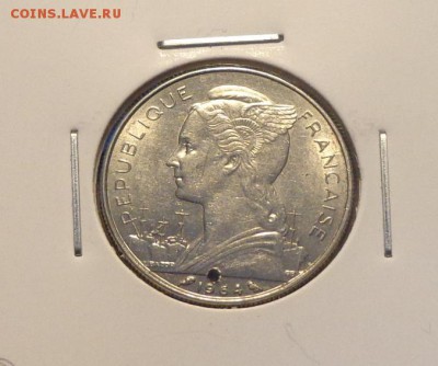 ФРАНЦ. РЕЮНЬОН - 50 фр. 1964 просверленная до 2.06, 22.00 - Реюньон 50 франков_2.JPG