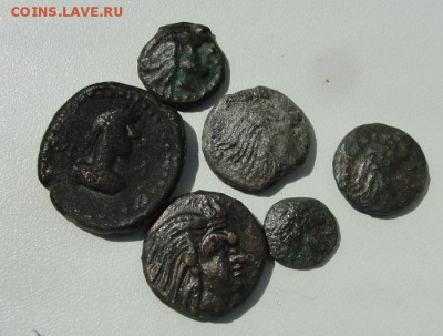 шесть некрупных аурихалковых монет Пантикапея - a