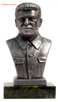 И.В. Сталин, (олово) 80мм на подставке(змеевик) + упаковка - stalin-v-korobke-png