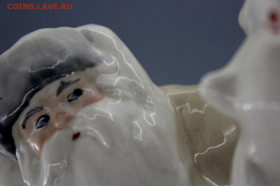 Фарфоровая статуэтка Дед мороз с подарками Городница  50 е - IMG_9297.JPG