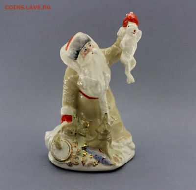 Фарфоровая статуэтка Дед мороз с подарками Городница  50 е - IMG_9291.JPG