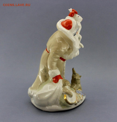 Фарфоровая статуэтка Дед мороз с подарками Городница  50 е - IMG_9290.JPG