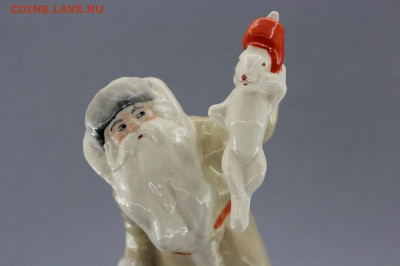 Фарфоровая статуэтка Дед мороз с подарками Городница  50 е - IMG_9287.JPG