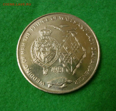Крона Шайба Остров Вознесения 25 пенсов 1981 - krona_shajba_ostrov_voznesenija_25_pensov_1981_korolevskaja_svadba_charlza_diany_ptica_cherepakha_fauna