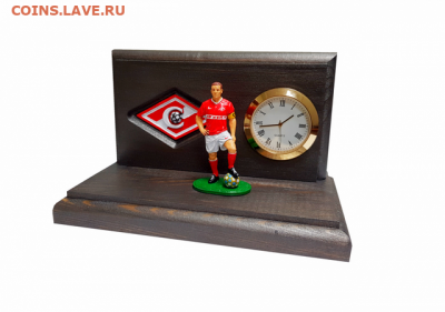 Настольные часы «Капитан ФК СПАРТАК», ФИКС - nastolnye-chasy-napadayushhij-fk-spartak