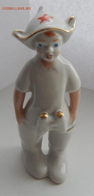 Статуэтка Мальчик в буденовке с биноклем зхк до 15.01.20 - DSCN3196.JPG