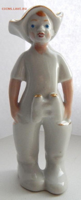 Статуэтка Мальчик в буденовке с биноклем зхк до 15.01.20 - DSCN3192.JPG