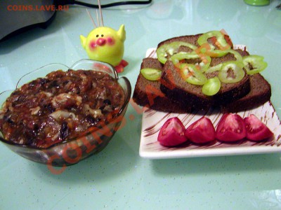 Соль, зелень и приправы ложим по вкусу. В завершении всего, минут за 5 до окончания, выдавливаем 3-4 зубчика чеснока. И вуа-ля – Грибная икра готова!!! - 8-икра.JPG