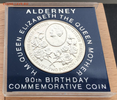 Крона Шайба Олдерни 2 фунта 1990 90 лет Королевы Матери - IMG_0881.JPG