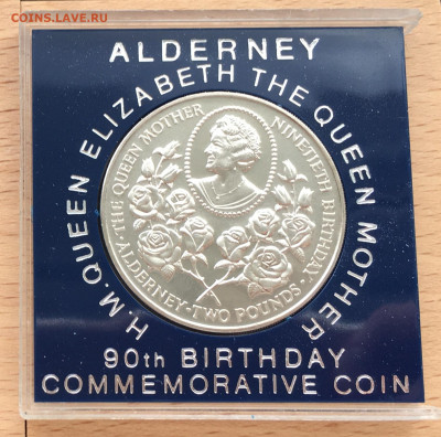 Крона Шайба Олдерни 2 фунта 1990 90 лет Королевы Матери - IMG_0878.JPG