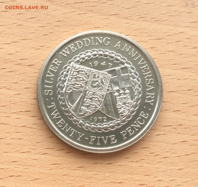 Шайба Крона Остров Мэн 25 пенсов 1972 25 лет свадьбе Королев - IMG_0982.JPG