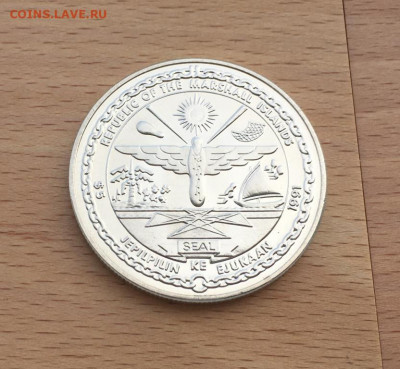Крона Шайба Маршалловы Острова 5$ долларов 1991 шаттл - krona_shajba_marshallovy_ostrova_5_dollarov_1991_10_let_pervomu_poletu_shattla_kolumbija_kosmos_unc (3)