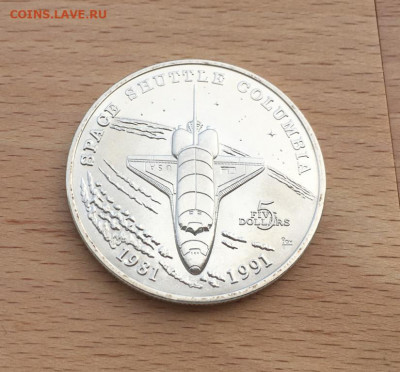 Крона Шайба Маршалловы Острова 5$ долларов 1991 шаттл - krona_shajba_marshallovy_ostrova_5_dollarov_1991_10_let_pervomu_poletu_shattla_kolumbija_kosmos_unc (2)