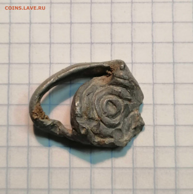 Кольцо старинное из свинца с рисунком - 1