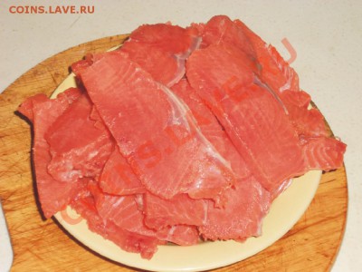 Итак: удаляем кожу и кости, оставшееся филе режем ломтями толщиной ~5-7мм - 2