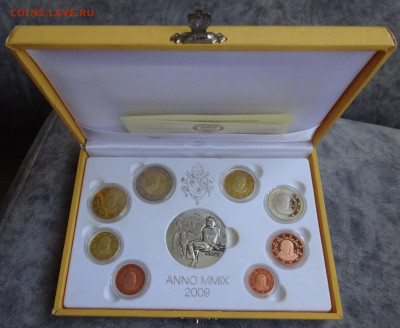 Набор евро 8 монет+медаль Ватикан 2009 в коробке 22-00 25.06 - DSC02053.JPG