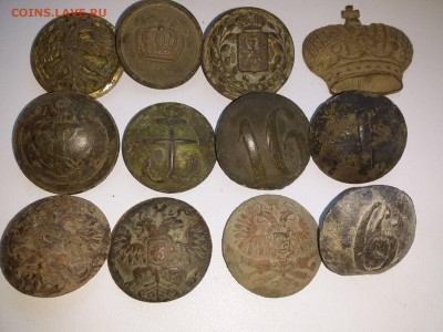 11 пуговиц РИ +корона с погон - п1