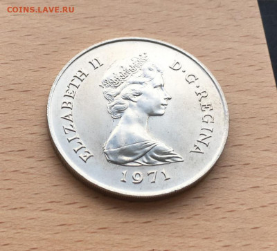 Крона Шайба Гибралтар 25 новых пенсов 1971 Обезьяна животные - krona_shajba_gibraltar_25_novykh_pensov_1971_obezjana_zhivotnye_fauna (3)