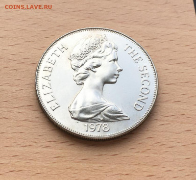 Крона Шайба Тристан да Кунья 1 крона 1978 25 лет коронации - krona_shajba_tristan_da_kunja_1_krona_1978_25_let_koronacii_elizavety_ii_krevetka_byk_fauna (3)