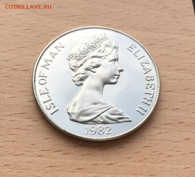 Крона Шайба Остров Мэн 1 крона 1982 Чемпионат мира по футбол - krona_shajba_ostrov_men_1_krona_1982_chempionat_mira_po_futbolu_ispanija_kubok (2)