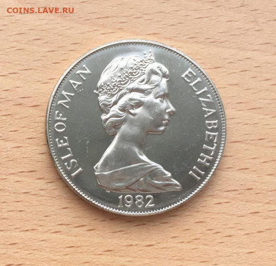 Крона Шайба Остров Мэн 1 крона 1982 Чемпионат мира по футбол - krona_shajba_ostrov_men_1_krona_1982_chempionat_mira_po_futbolu_ispanija_kubok (1)