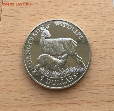 Крона Шайба Острова Кука 5$ долларов 1991 Лань Олень - kpd_krona_shajba_ostrova_kuka_5_dollarov_1991_lan_olen_vymirajushchie_vidy_fauna_zhivotnye_buklet