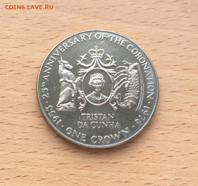 Крона Шайба Тристан да Кунья 1 крона 1978 25 лет коронации - krona_shajba_tristan_da_kunja_1_krona_1978_25_let_koronacii_elizavety_ii_krevetka_byk_fauna