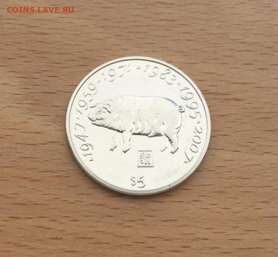 Либерия 5$ долларов 2000 Год Свиньи фауна Восточный календар - liberija_5_dollarov_2000_god_svini_fauna_vostochnyj_kalendar (2)